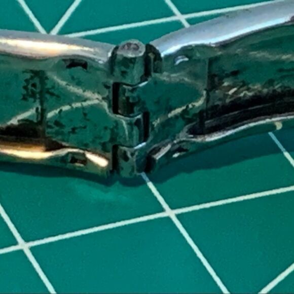 Whiting and Davis silvertone scrimshaw bracelet - Picture 13 of 13